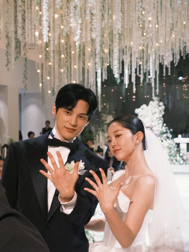 <b>김가은</b><b>윤선우</b>, 10년 열애 끝 <b>결혼</b> 소감 "내 인생 가장 행복한 날"