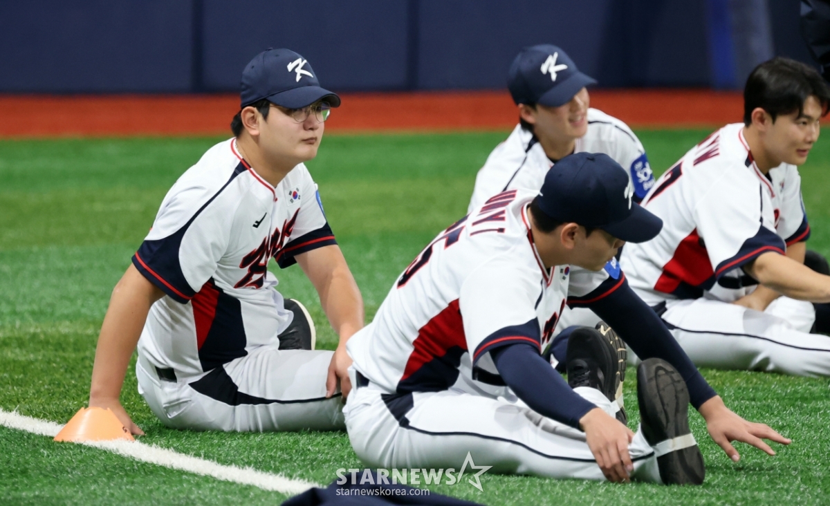 [포토]차분히 스트레칭하는 <b>김서현</b>