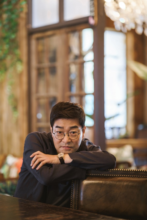 '데뷔 34년차' <b>손현주</b>, 이준영과 영혼 체인지