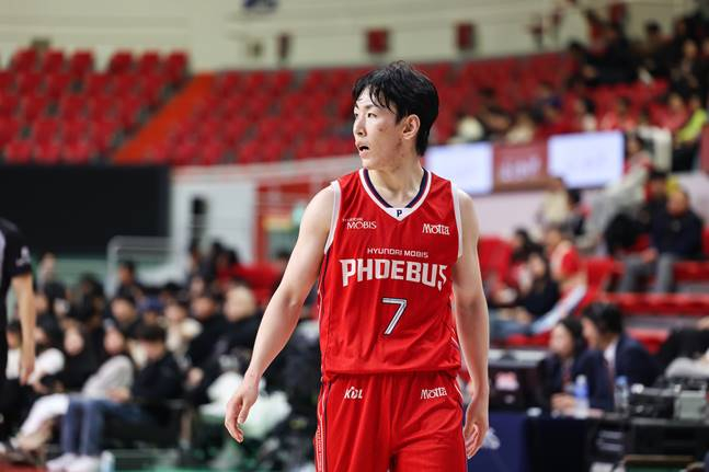 '3연패→<b>2연승</b>' <b>현대모비스</b> 반등, '3점슛 4개' 서명진 21점 폭발... 74-68 ...