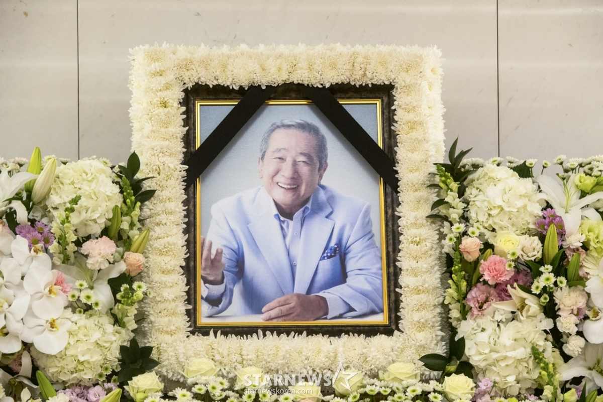 '국민 아버지' 故<b>송재호</b>, 지병으로 별세..오늘(7일) <b>5주기</b> [스타이슈]