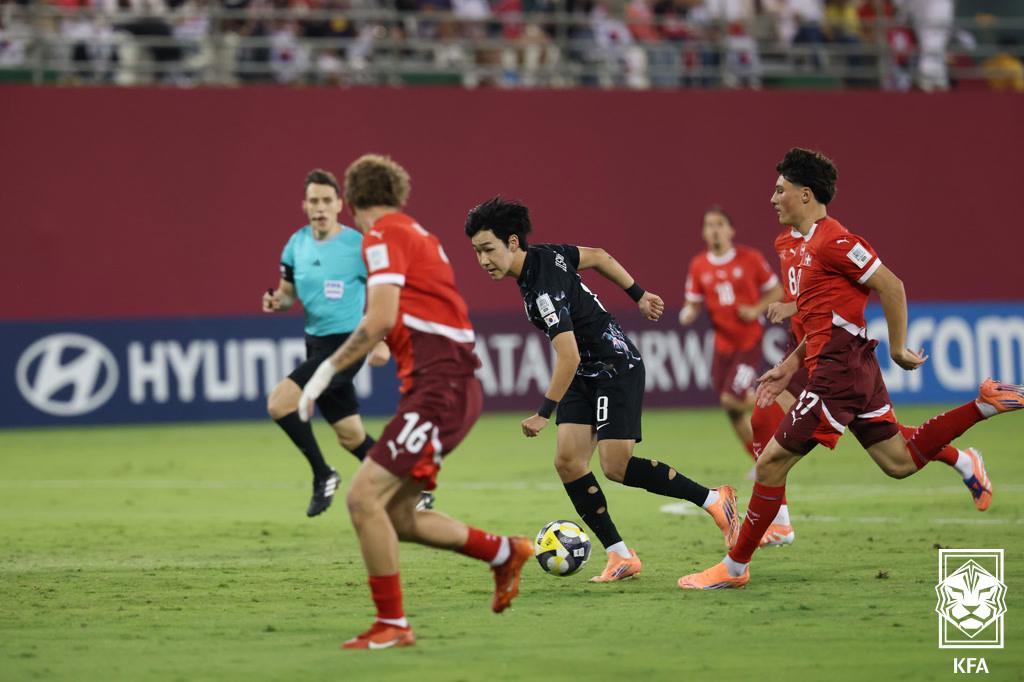 韓<b>축구</b>, U-17 월드컵 32강 사실상 확정... 스위스와 0-0 무승부