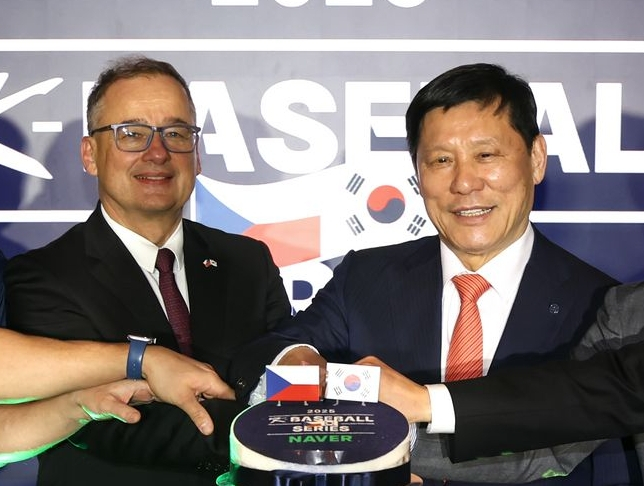 체코야구협회장, K-BASEBALL SERIES 2차전 시구 예정→<b>정승환 애국가</b> 부른...