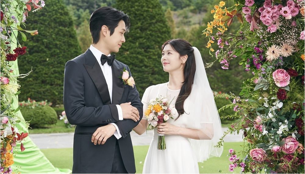 '<b>우주메리미</b>' 최우식정소민, 결혼식 올렸다