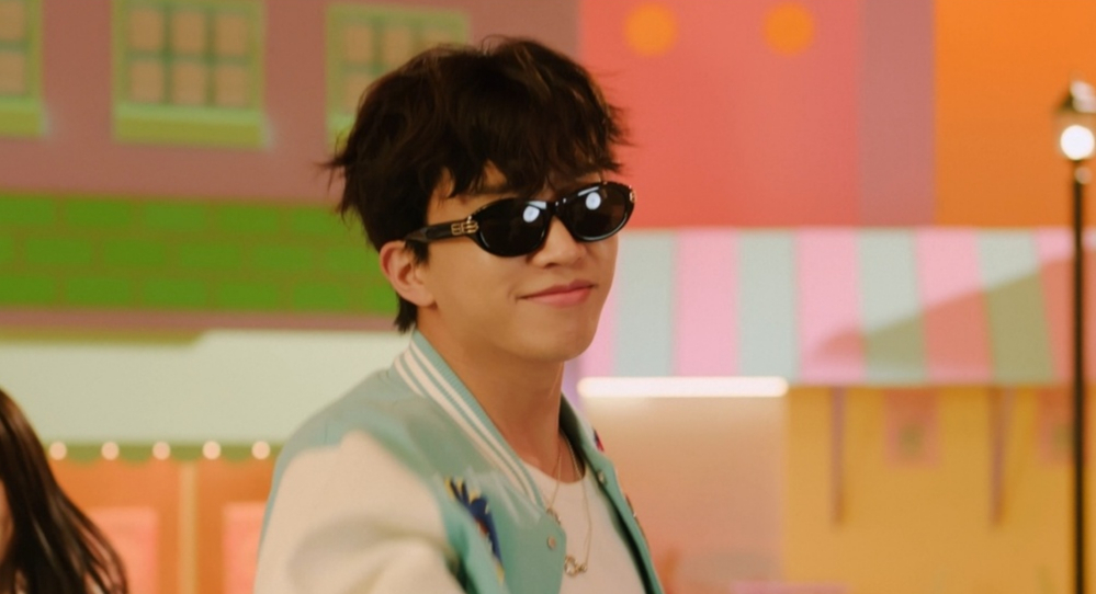 <b>임영웅</b>, 떼창 부르는 '<b>그댈 위한 멜로디</b>' MV 공개..긍정 에너지 UP