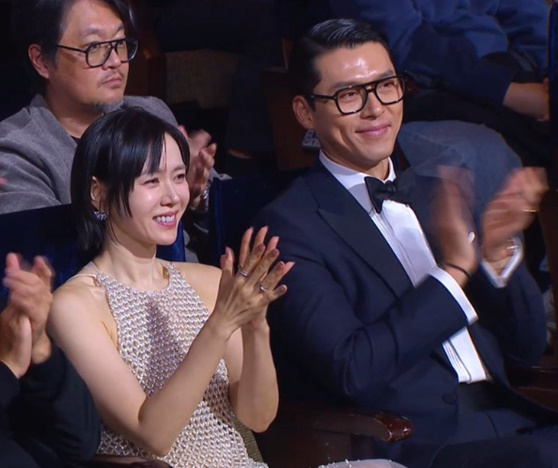 <b>현빈</b><b>손예진</b>, 드디어! 결혼 후 첫 <b>부부</b> 투샷..나란히 앉아 '행복'