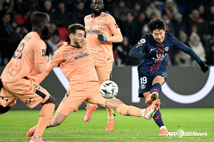 '역시 원더골 장인+황금 왼발' <b>이강인</b>, PSG <b>11월의 골</b> 뽑혔다... 팬 투표...