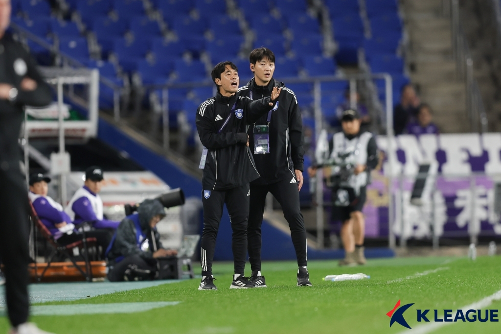 <b>박주영</b> "입이 열 개라도 드릴 말씀이 없다" <b>울산</b> HD <b>코치</b>직 <b>사임</b> 발표