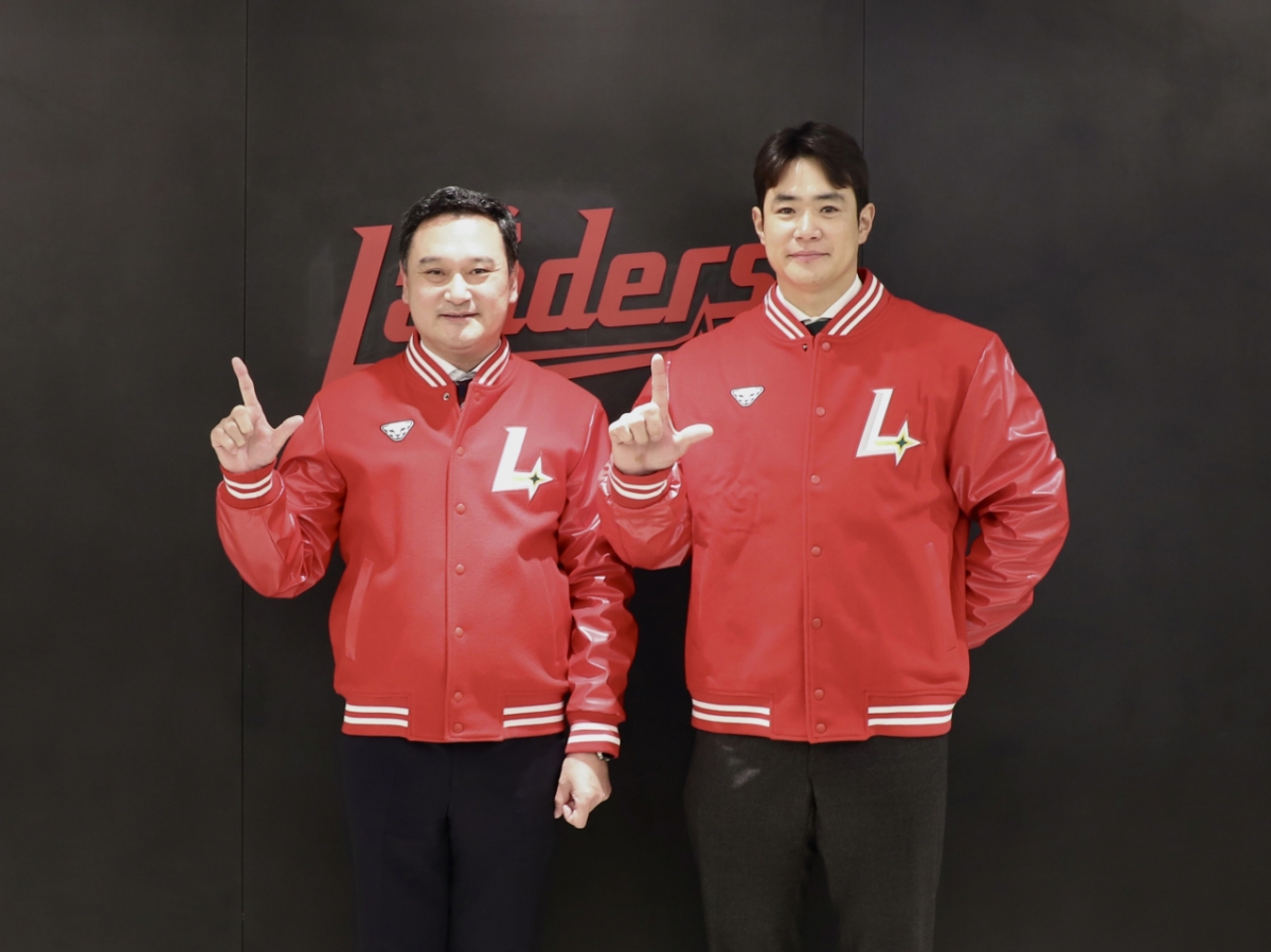 [오피셜] <b>SSG</b> '논란의' <b>김재환</b>과 2년 총액 22억에 계약 체결 "두산 팬들...