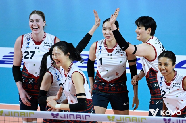 <b>현대</b> 남매 강했다! <b>현대</b>캐피탈-<b>현대건설</b>, KB손해보험-<b>흥국생명</b>에 나란히...