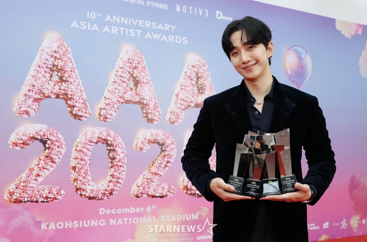 <b>이준호</b> '<b>AAA</b> 2025, 대상 <b>4관왕</b>!'[포토]