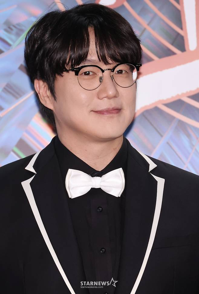 "원만한 마무리 원해" <b>성시경</b>, 10년 의리 배신한 전 <b>매니저</b> '<b>선처</b>'[종합...