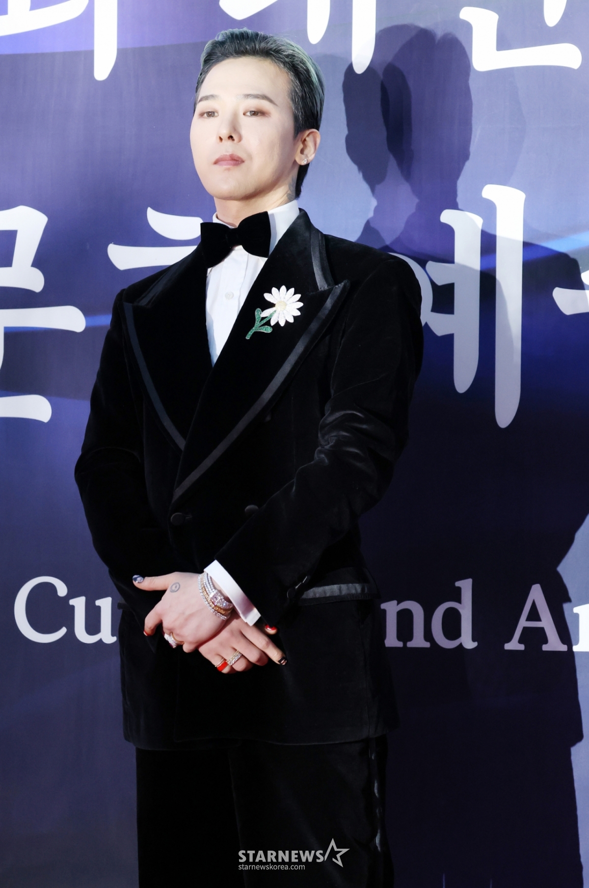 <b>지드래곤</b>, '<b>라이브</b> <b>논란</b>' 의식했나.."두 마리 토끼 잡으려다" [스타이슈...