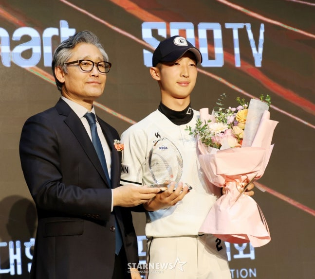 'KIA 이창진 이후 17년만' <b>개성고</b> 강영은, 2학년이 이영민 타격상 받았다...