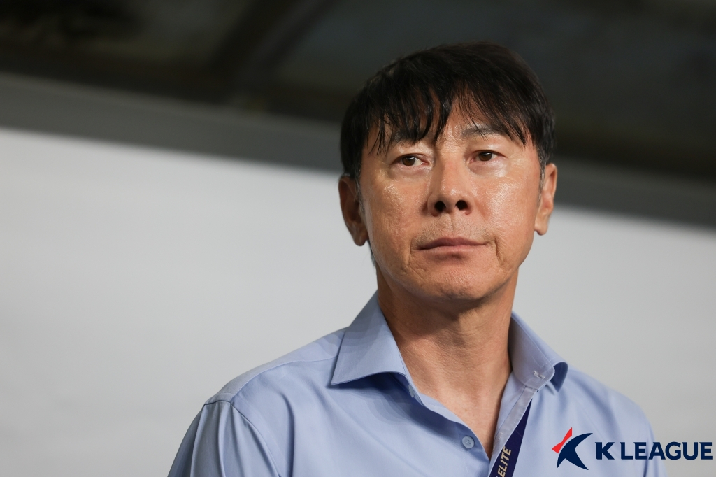 '<b>신태용</b> 논란' 울산 구단 첫 공식입장 밝혔다 "폭행 등 <b>부적절</b>한 <b>행위</b> ...