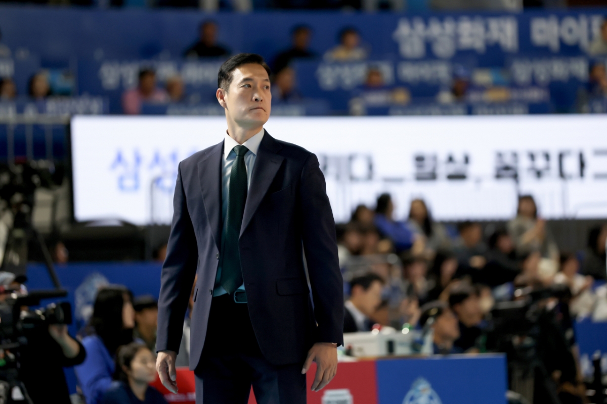[오피셜] '창단 첫 10연패' <b>삼성화재 김상우 감독 사퇴</b>, 고준용 대행 체...