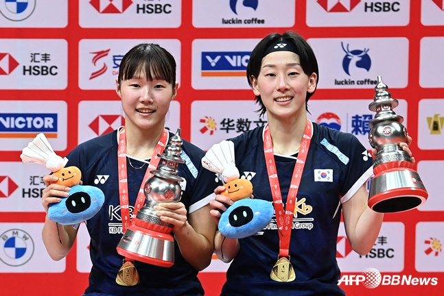 [속보] '퍼펙트 마무리' <b>이소희</b>-<b>백하나</b>, 부진 끝→BWF <b>왕중왕전 2연패</b> 감...