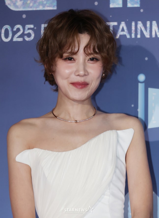 장도연, '절친 박나래' 논란 속 의미심장 소감.."겸손하지 않으면 다 죽더라"