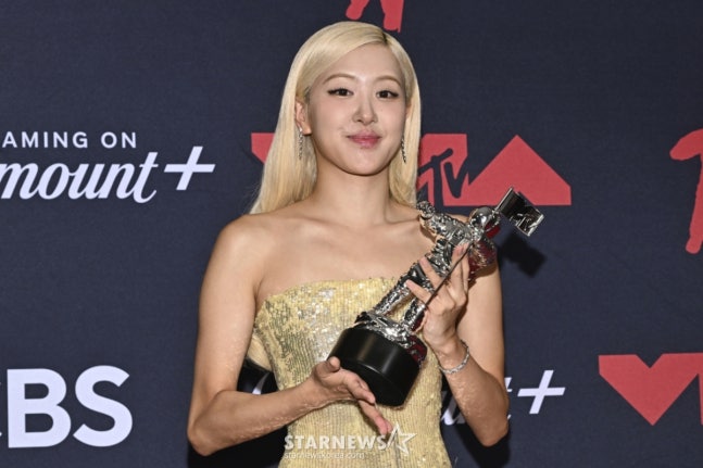 G-DRAGON's recent solo comeback performance