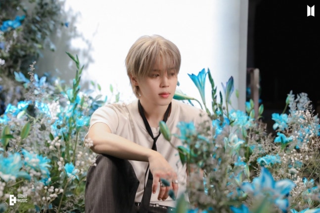 رسم بياني لأداء WHO على منصات البث