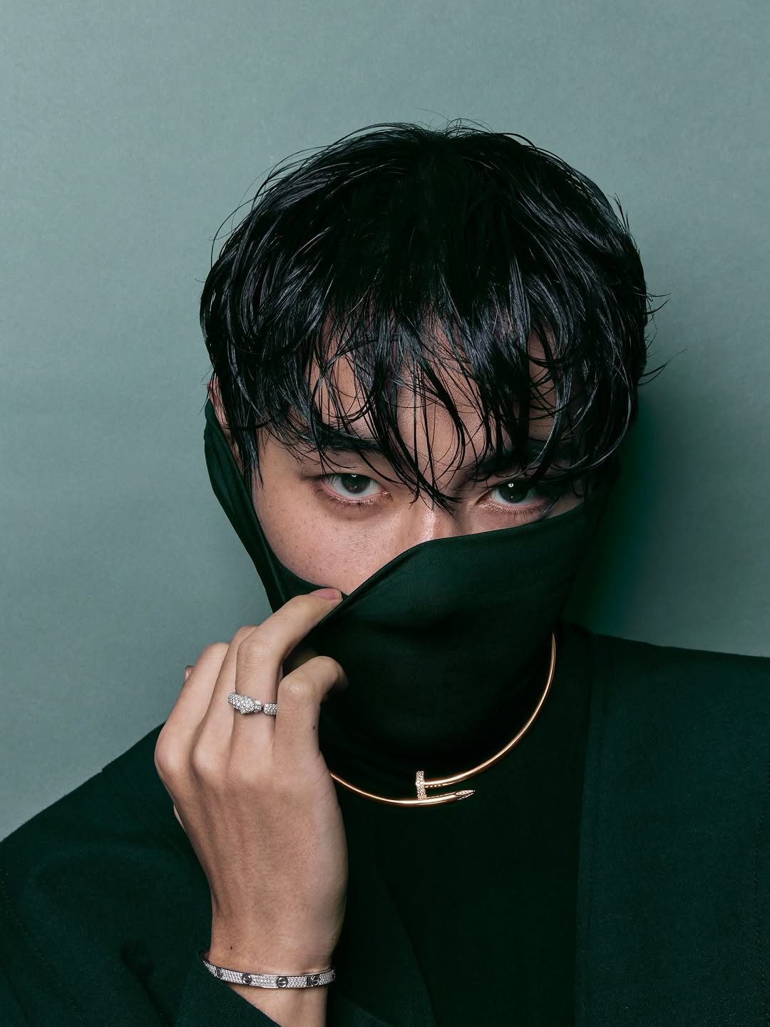BTS Vカバー GQ 2月号 予約販売1位..7300万ウォンカルティエ 品切れ