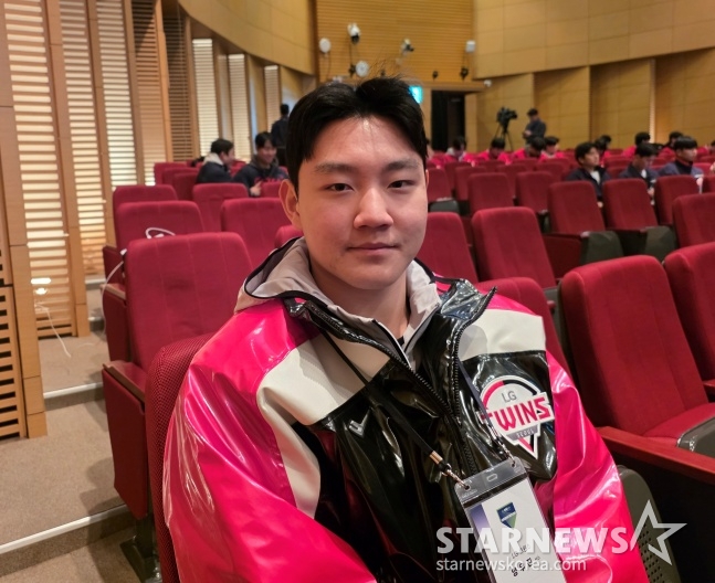 '피로골절→8순위 지명→또 재활→캠프 좌절' 오히려 당찬 LG 1R 신인 "시즌 초 복귀 목표... 160㎞ 던지겠다"