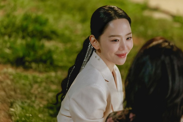 《莎拉的真偽人生》申惠善劇照公開　揭開神秘角色真相