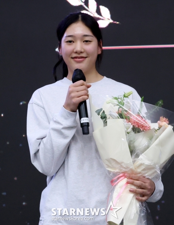'이제 고1' <b>손서연</b>, '리틀 김연경'의 무게를 견디다 "부담감 넘어 실력으...