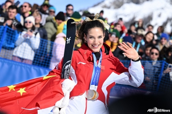 조국 버리고 中 귀화→"완벽한 선택이었다" 1262억 벌고 욕먹었는데... "명실상부 중국 영웅" 여론 뒤집었다 [밀라노 올림픽]