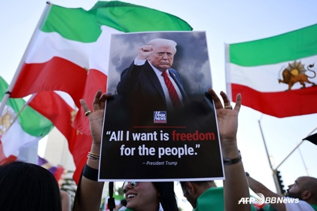 '美에 공격받은' 이란, 공교롭게도 월드컵 3경기 전부 LA·시애틀서 치른다 "하메네이 사망 속 전운 고조"