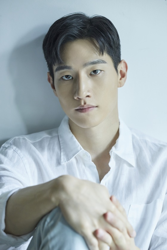 《魯常泫》攜手HighZium Studio 與宋仲基同門 瞄準《21世紀大君夫人》與Netflix新作展現全方位魅力