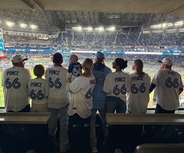 '날벼락' 폰세 부상 비극, 알고보니 가족 모두 직관→현지서 무릎 인대 파열 가능성 제기