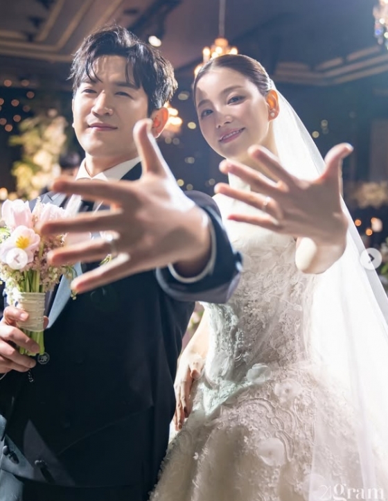 '이민우♥'이아미, 성대한 결혼식 후..신혼여행 대신 꽃놀이