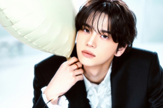 두가지 콘셉트을 멤버들만의 방식으로 표현한 개인 사진