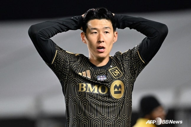 '손흥민 명단 제외 왜?' LAFC, 슈팅 24개 두들겨 맞고도 <b>1-0</b> 승리 '요리스...