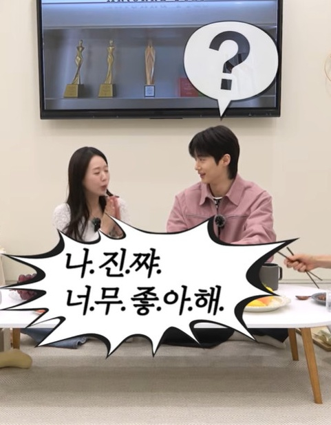 <b>지예은</b> "변우석보다 '<b>바타</b>'" 대놓고 <b>고백</b> [핑계고]