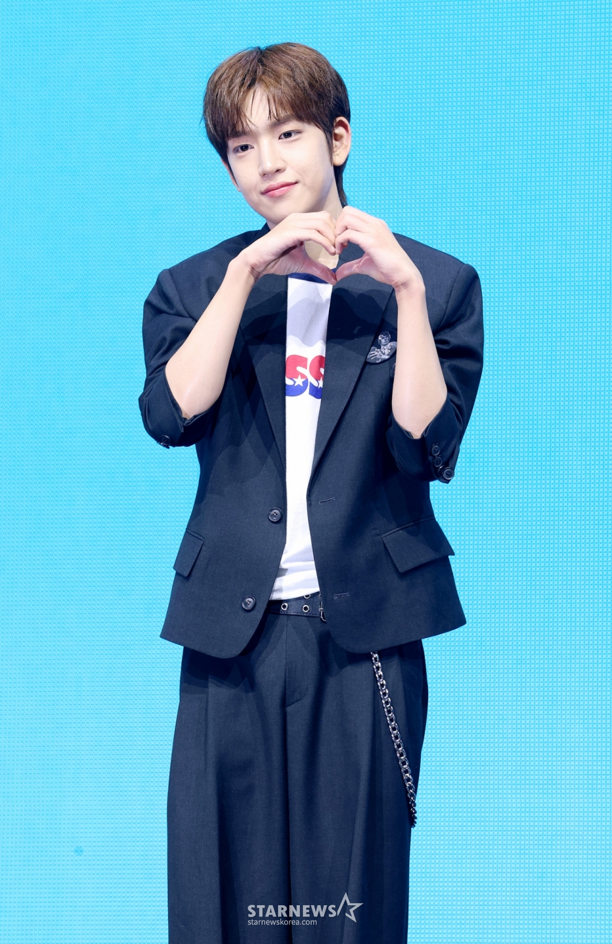 <b>스타쉽</b>, 아이딧 김민재 일베 의혹 해명 "거꾸로 촬영? 의도 無"[공식]