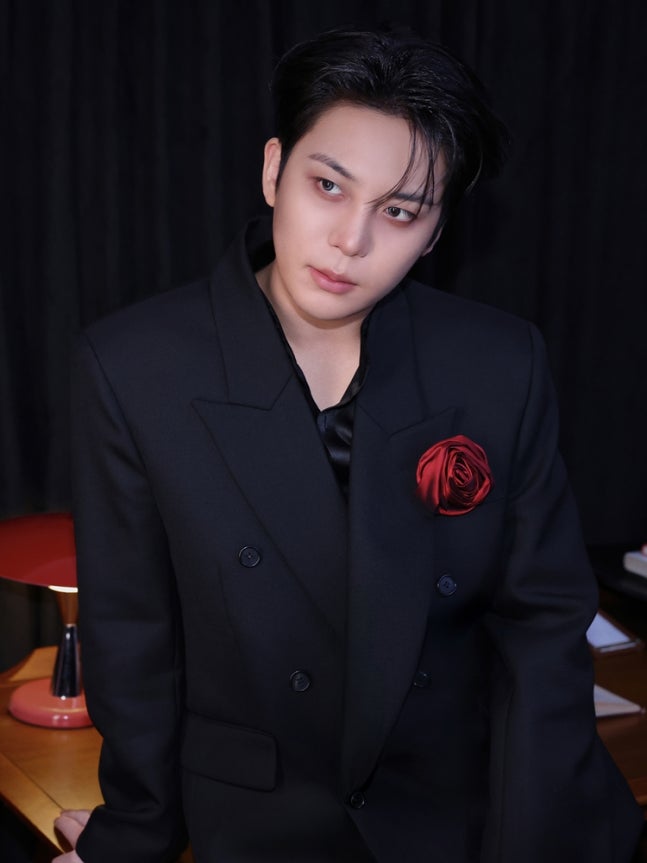 미니 14집 첫 번째 콘셉트 사진을 공개한 에이티즈