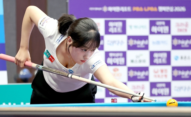 'NEW 스타' 장가연, 3회 우승자 강지은 잡고 16강행... '20대 돌풍' 강재...