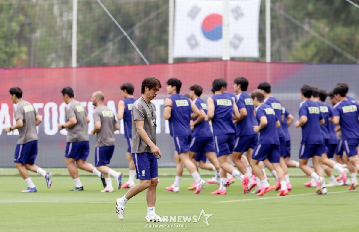 '평가전 2연승' <b>한국 피파랭킹</b> 25위 그대로, '같은 조' 멕시코·체코 동...
