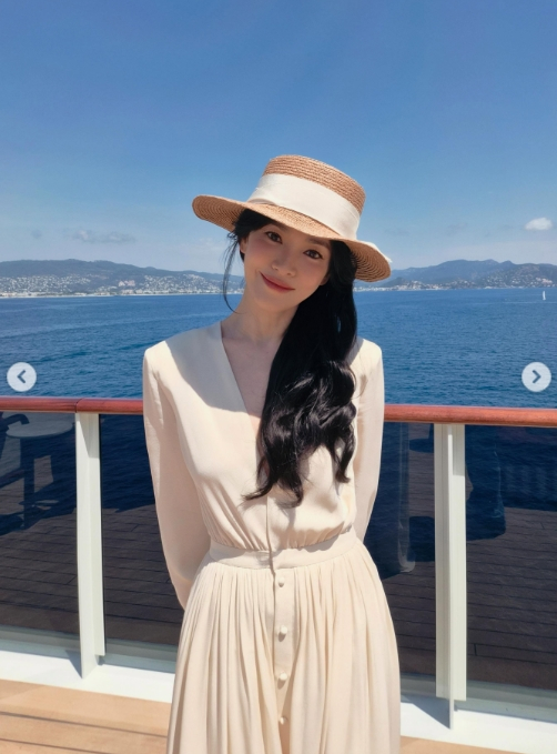 송혜교, 요트 위..디즈니 공주님