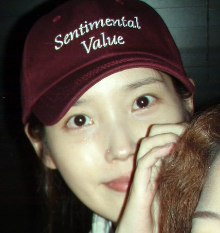 '대군부인' 논란 그 후.. 아이유 , '어마무시한 의리' 근황 포착 [스타이슈...