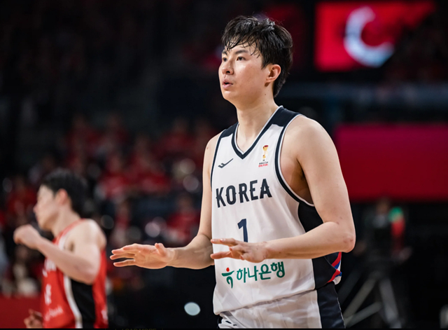 [공식발표] 이현중, 태극마크 잠시 내려놓고 NBA 꿈 위해 출국... <b>월드컵</b>...