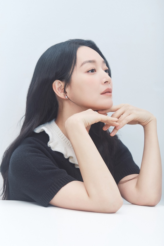 신민아 "<b>김우빈</b>, <b>시사회</b> 꼭 와야 된다고..고맙고 든든"[인터뷰①]