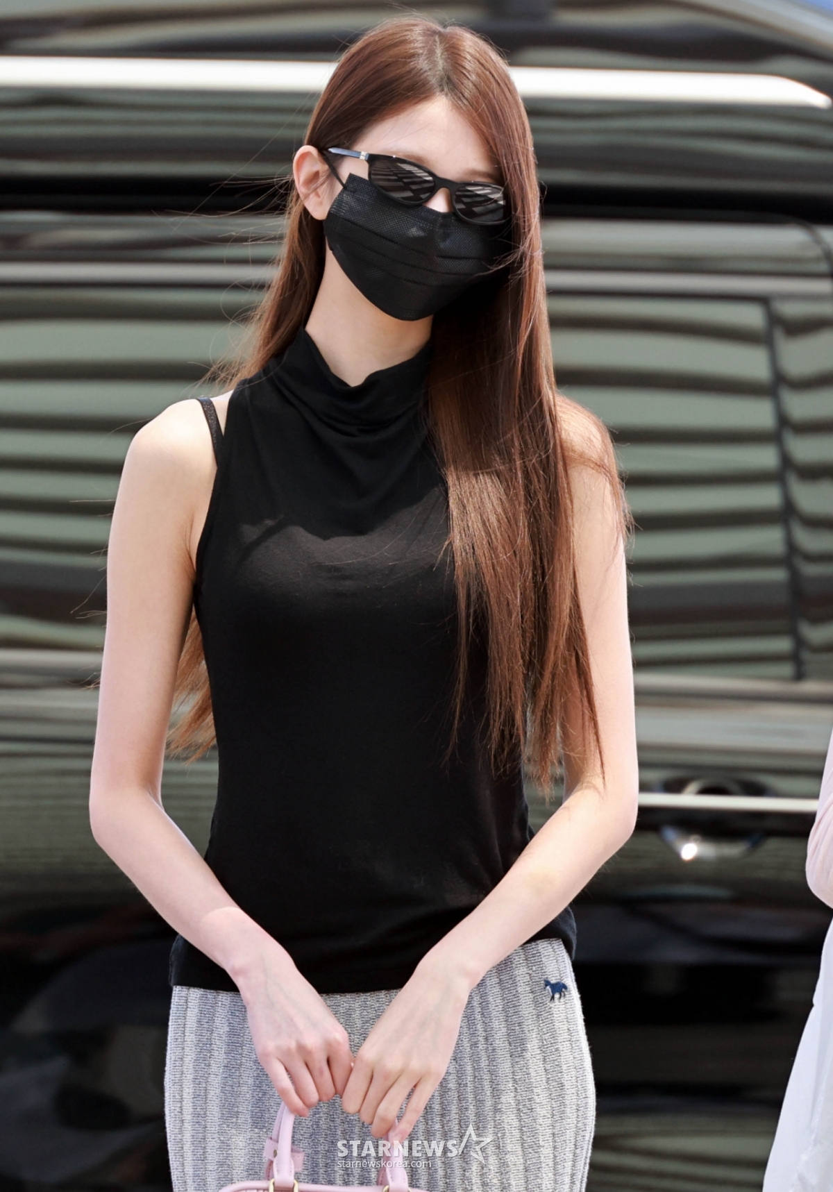 장원영 공항 논란에 결국.."마스크·모자·선글라스 벗어줘" [스타이슈]