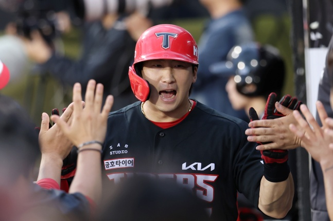 멀티히트만 무려 '7명'→20안타 폭발! KIA, KT에 11-5 완파... 1·2위팀 6연전 4승 2패로 끝냈다 [수원 현장리뷰]