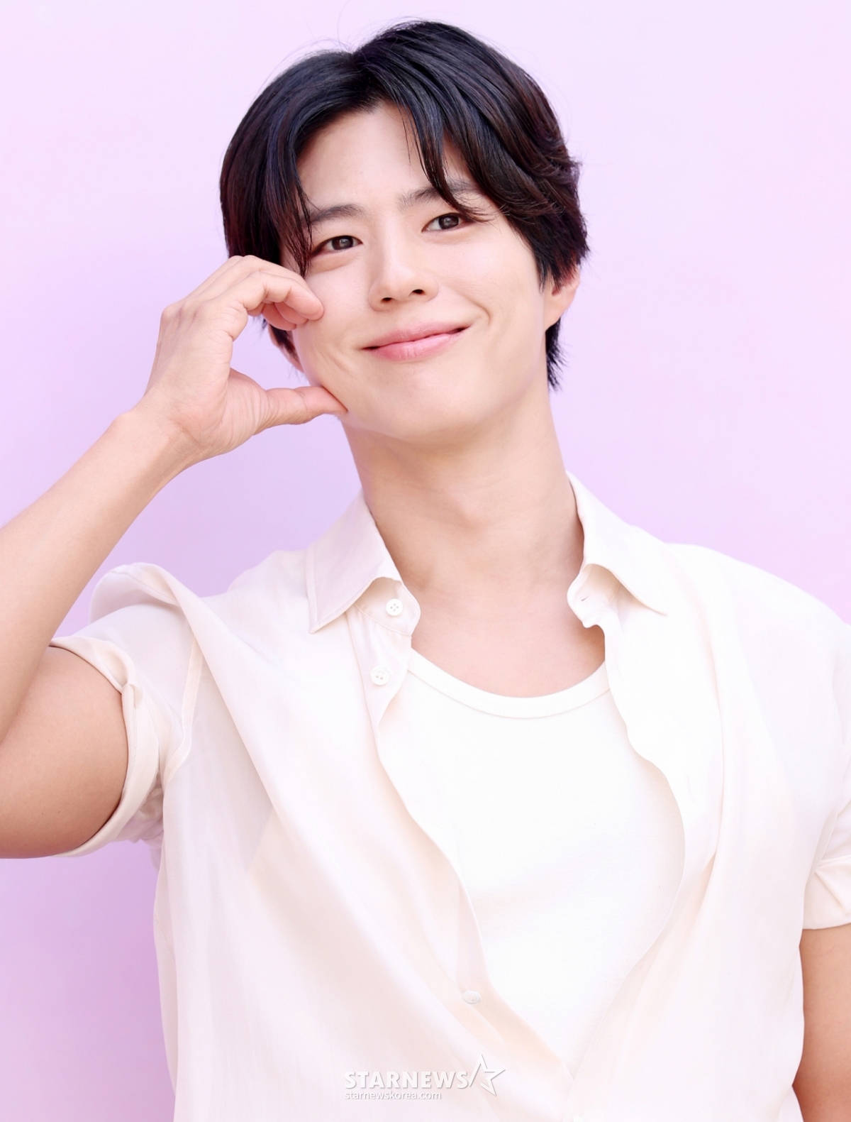 [전문] <b>박보검 악플러</b>, 200만원 <b>벌금</b>형..더블랙레이블 "강경 대응"