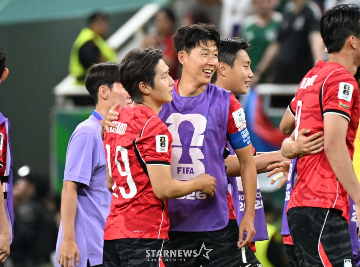 한국 내 월드컵 정상 중계 확정, <b>축구협회</b> "정몽규 <b>회장</b> FIFA 긴급 통화....