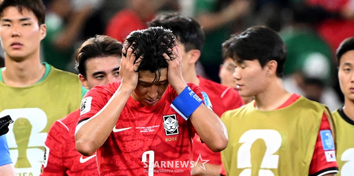 韓 축구 '진짜 벼랑 끝' 몰렸다! 이란 무승부에 32강 '마지노선' 8위 추락→남은 조 '3개 조'