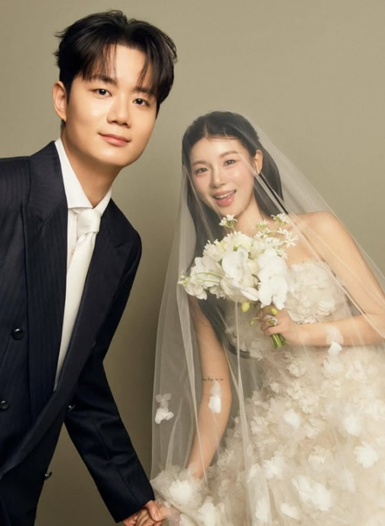 '환연3' <b>공상정</b><b>서민형</b>, 12월 <b>결혼</b> 앞두고 웨딩 화보 공개 "만족스러워...